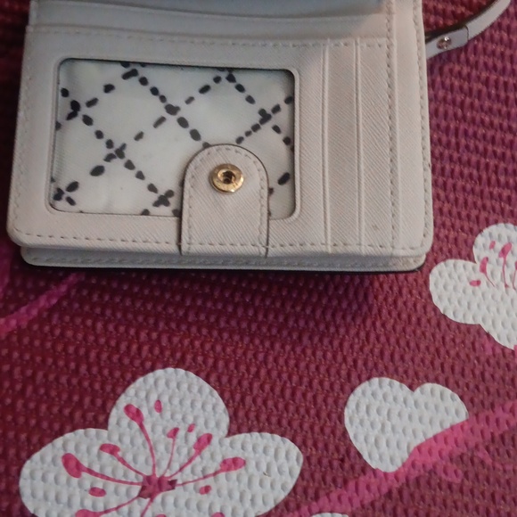 Kate Spade - Picture 3 of 6